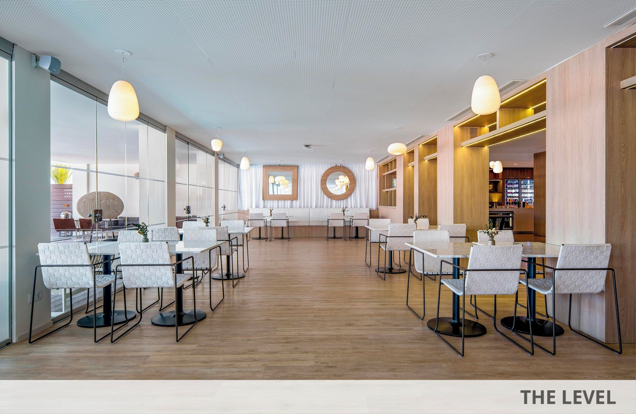 //www.jet2holidays.com/-/media/assets/product images - custom overview groups/pmi/melia/pmi_70617_melia_south_beach_1025_01_689x448.jpg